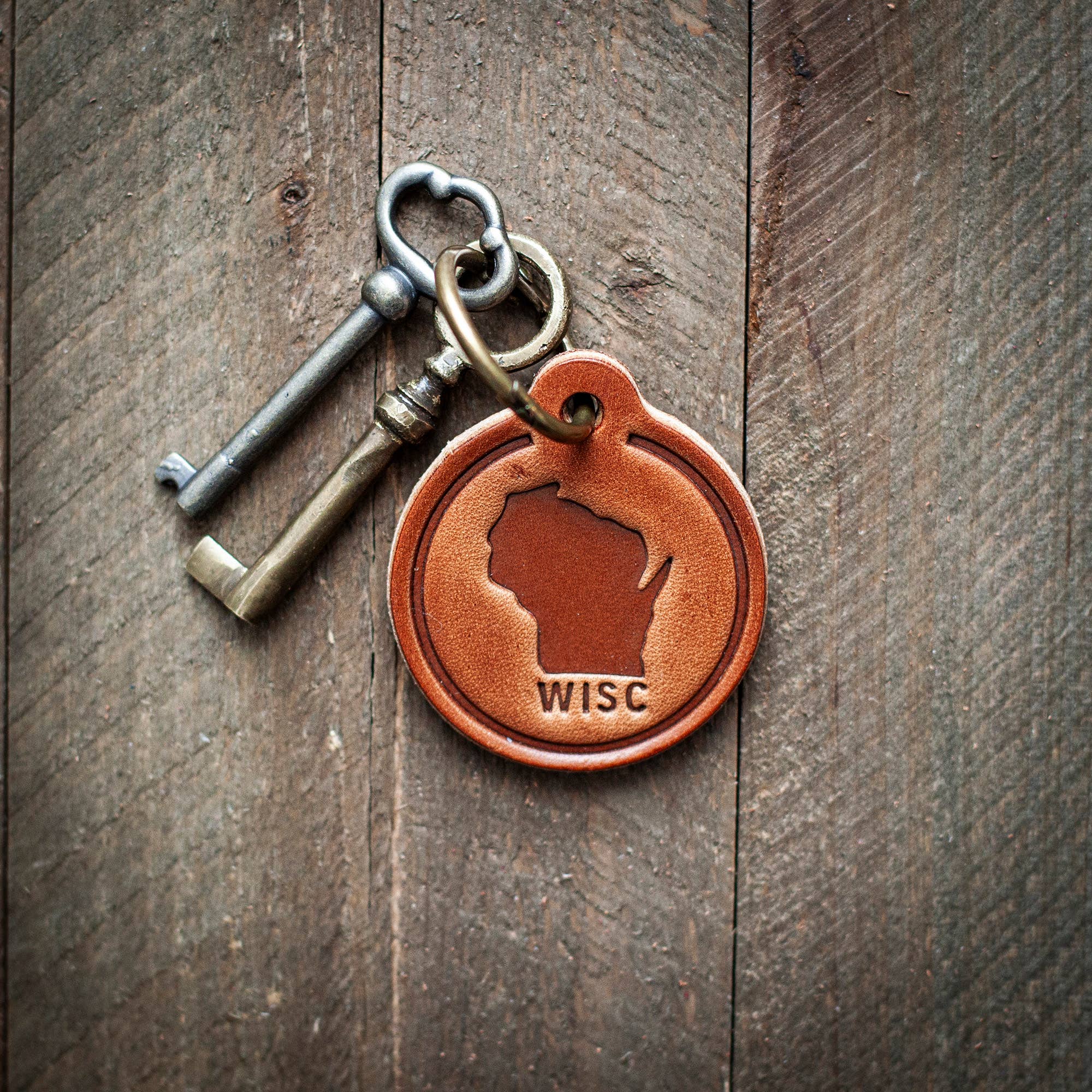 Wisconsin Silhouette Leather Keychain Circle